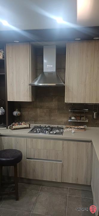 شقة طابق ثالث مع روف مساحة 250م للبيع في عمان - البنيات خلف مديرية الامن العام 