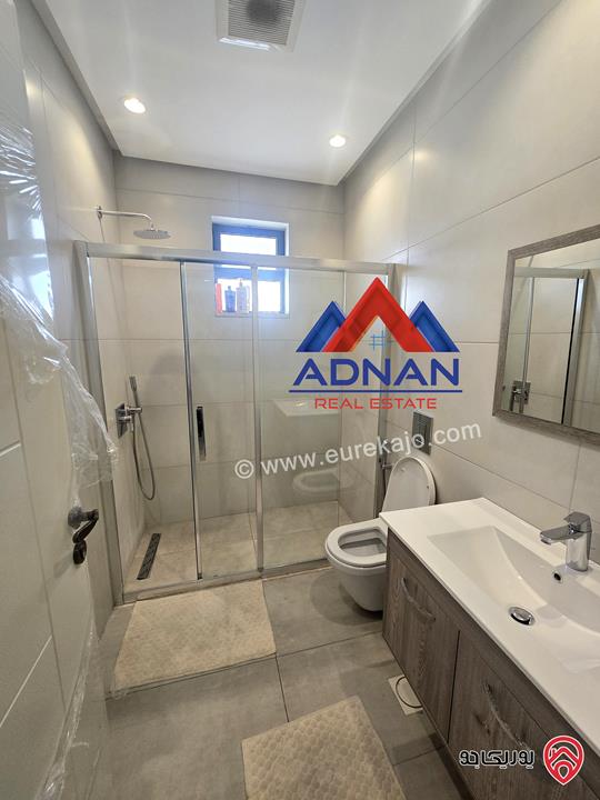 شقة مفروشة بالكامل طابق اخير مع رووف مساحة 250م للبيع في عمان - خلدا