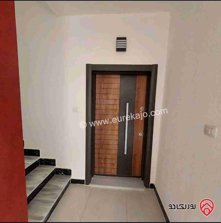 شقة طابقية سوبر ديلوكس طابق ثالث مساحة 160م الواجهة الرئيسية جنوبية شرقية العمارة 7 شقق فقط وعلى شارعين كامل الخدمات للبيع في جبل المنارة شارع الوسيلة 