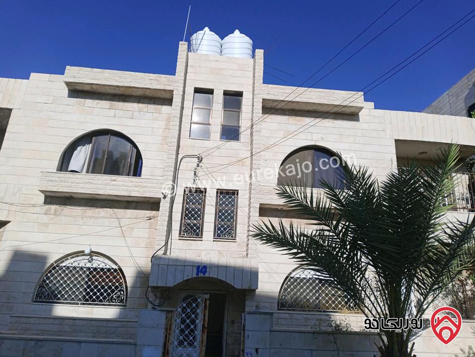 بيت مميز مساحة الارض 500م مساحة البناء 240 م للبيع في عمان - ام الحيران عمان 4 واجهات حجر