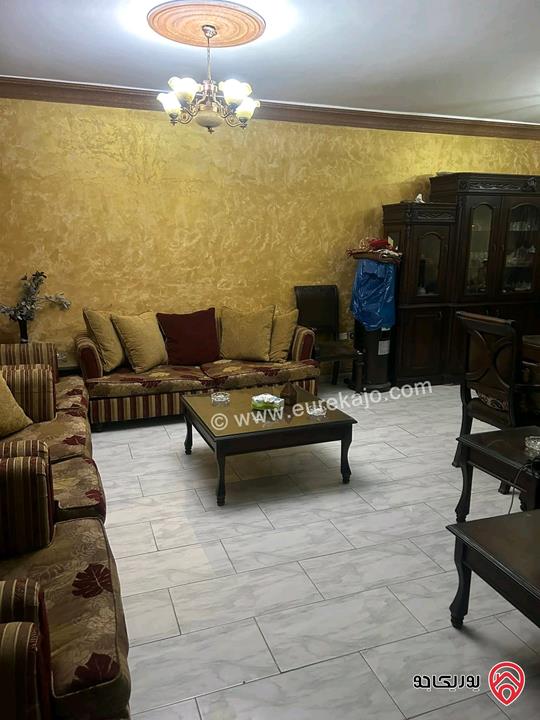 شقة أرضية مساحة 152م داخلي و 150م خارجي للبيع في عمان - طبربور 