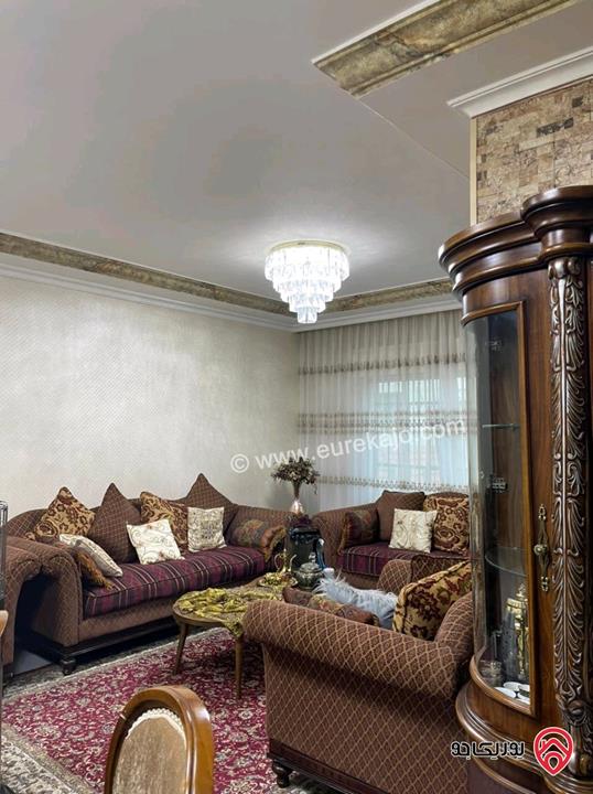 شقة أرضية مميزة على مستوى الشارع مساحة 250م داخلي و 110م خارجي للبيع في عمان - خلدا