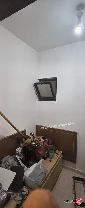 شقة مساحة 218م طابق ثاني للبيع في عمان - خلدا 