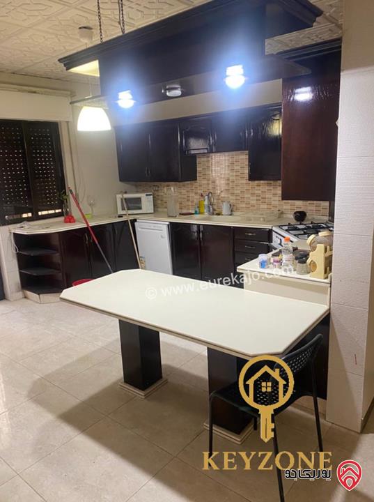 شقة أرضية مساحة 194م داخلي و 100م خارجي للبيع في عمان - ام اذينة