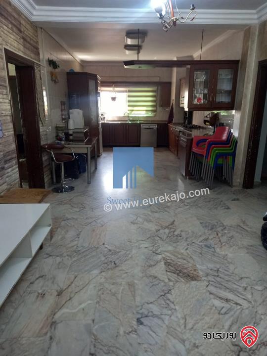 شقة طابقية طابق ثالث 230م للبيع في عمان - أم السماق