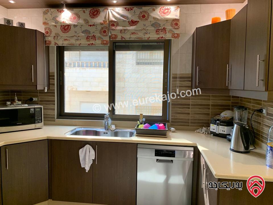 شقة فاخرة اخير مع روف 160م + 140م روف وترس للبيع في عمان - الجبيهة