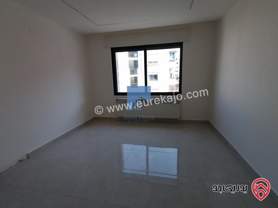 شقة فاخرة للبيع في عمان أم السماق - خلف السيتي مول وقرب مكة مول طابق ارضي 250م تشطيب سوبر ديلوكس لم تسكن