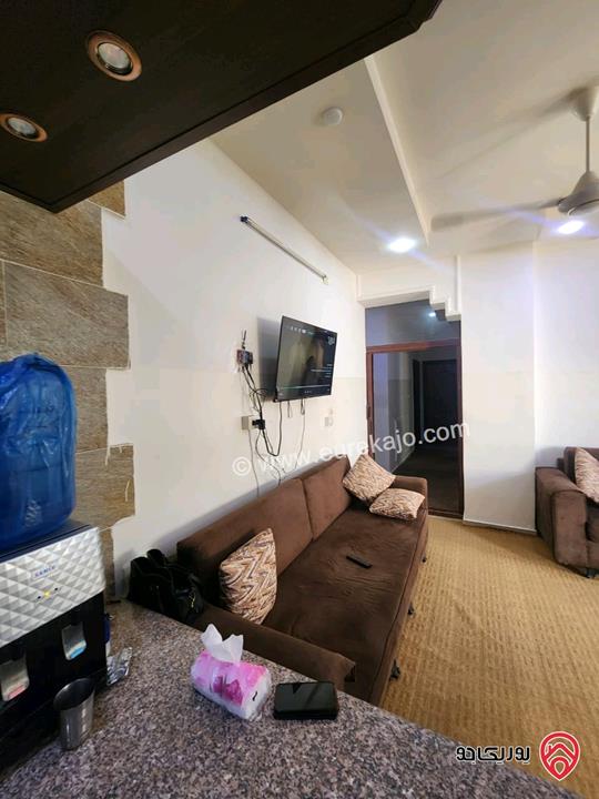 شقة شبه أرضية مساحة 150م داخلي و 120م خارجي للبيع في اربد - الحي الشرقي