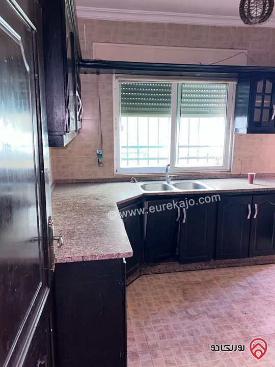 شقة شبه أرضية مساحة 100م داخلي و 100م خارجي للبيع في عمان - الجبيهة 