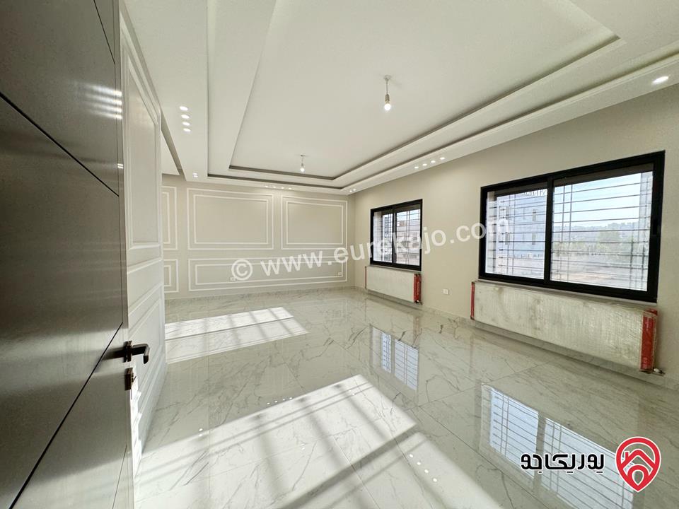 شقة سوبر ديلوكس طابقية طابق اول مساحة 325م للبيع في عمان - الجبيهة حي المنصور