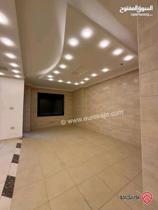 شقة فارغة أرضية مساحة 195م داخلي و 175م خارجي للايجار في عمان - البنيات 