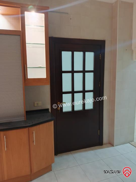 شقة أرضية فاخرة مساحة 300م داخلي و 300م خارجي للايجار في عمان - عبدون