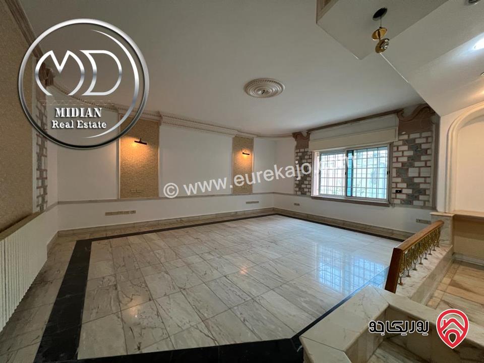 فيلا مستقلة فارغة أو مفروشة للايجار في عمان - ام السماق مساحة 750م مع تراسات و حدائق تصلح تجاري أو روضة أو حضانة