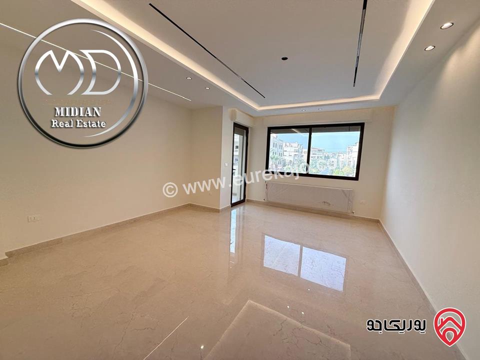 شقق شبه أرضي للبيع في عمان - حي الصحابة مساحات 220م & 240م مع تراسات و حدائق تشطيبات ديكورات فاخرة جديدة لم تسكن