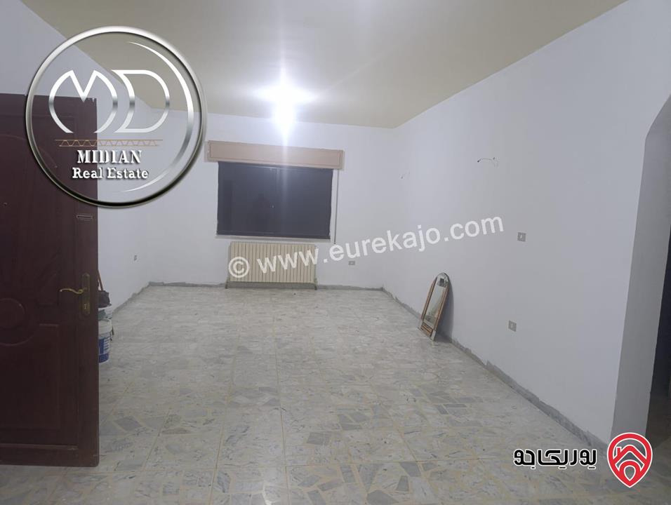 شقة للبيع في عمان - ام اذينة مساحة 160م طابق ثالث اطلالة جميلة تصلح للاستثمار بسعر مميز