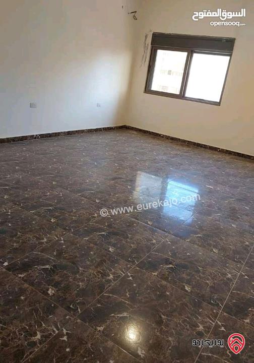 شقة فارغة طابق ثالث مساحة 95م للإيجار في عمان - الرابية 