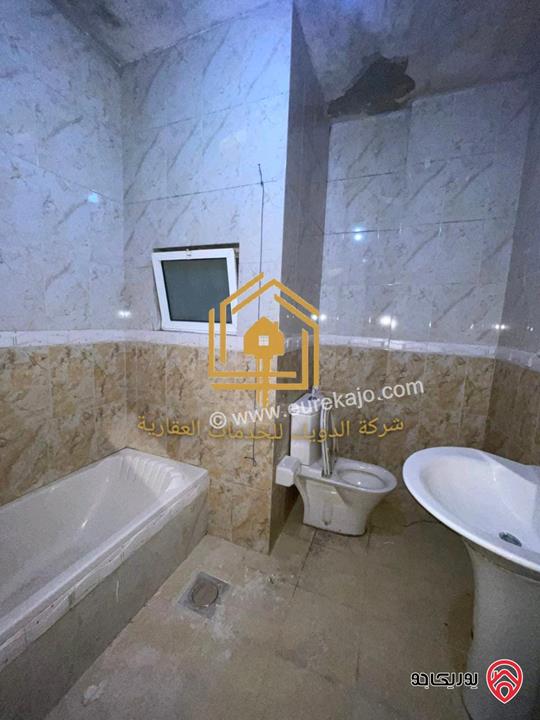 شقة فارغة طابق ثالث مساحة 200م للإيجار في عمان - مرج الحمام 