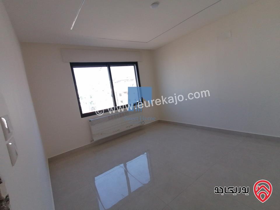 شقة فاخرة للبيع في عمان أم السماق - خلف السيتي مول وقرب مكة مول طابق ارضي 250م تشطيب سوبر ديلوكس لم تسكن