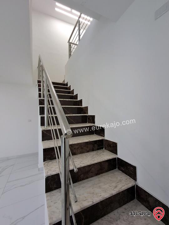 شقة طابق رابع دوبلكس مساحة 210م للبيع في عمان - الجبيهة 