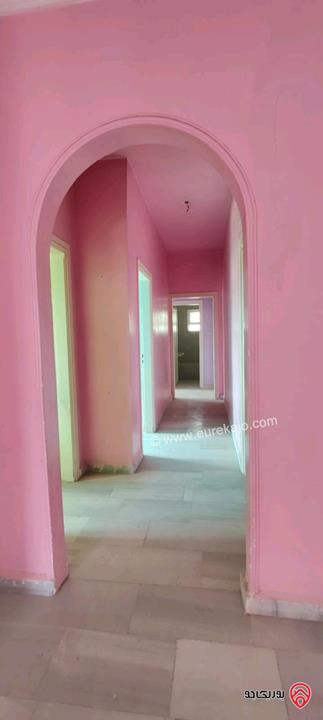 شقة مساحة 135م طابق ثالث للبيع في عمان - طبربور