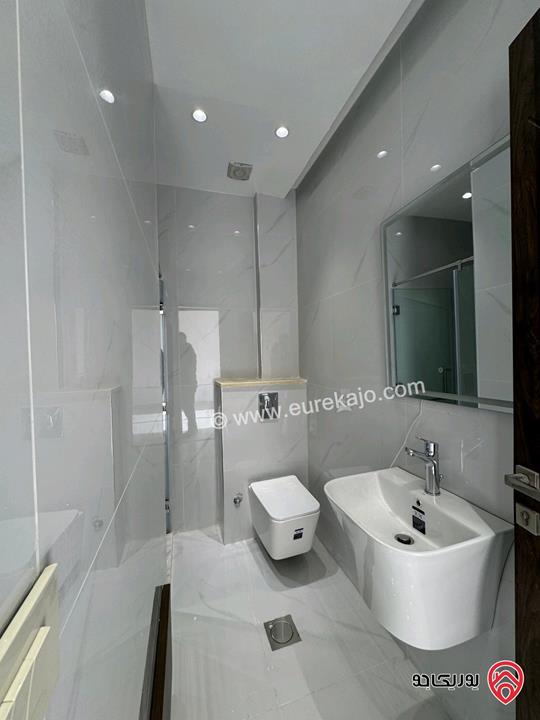 شقة طابق ثالث دوبلكس مساحة 190م للبيع في عمان - مرج الحمام طريق المطار بالقرب من كازية المناصير الظهير ومدارس العقيق من المالك مباشرة