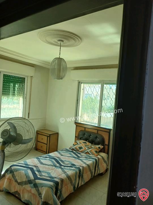 شقة مساحة 135م طابق اول للايجار فارغة او مفروشة في اربد