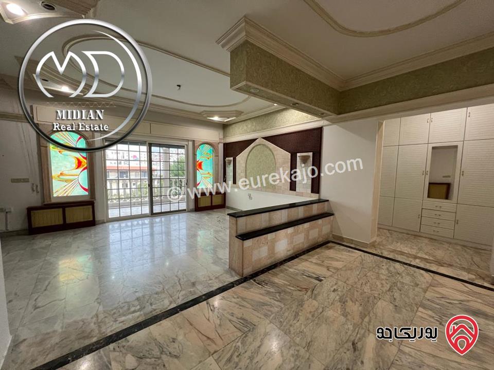 فيلا مستقلة فارغة أو مفروشة للايجار في عمان - ام السماق مساحة 750م مع تراسات و حدائق تصلح تجاري أو روضة أو حضانة