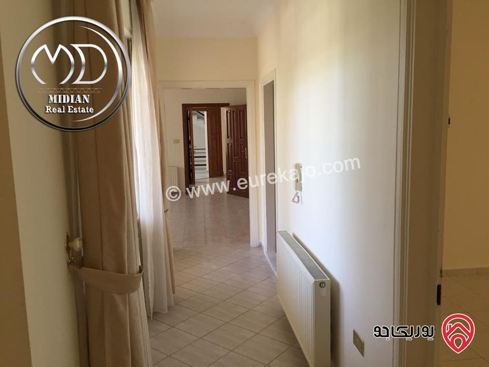 شقة ارضية طابقية فارغة للايجار في عمان - عبدون مساحة 300م مع ترس و حديقة 150م اطلالة جميلة