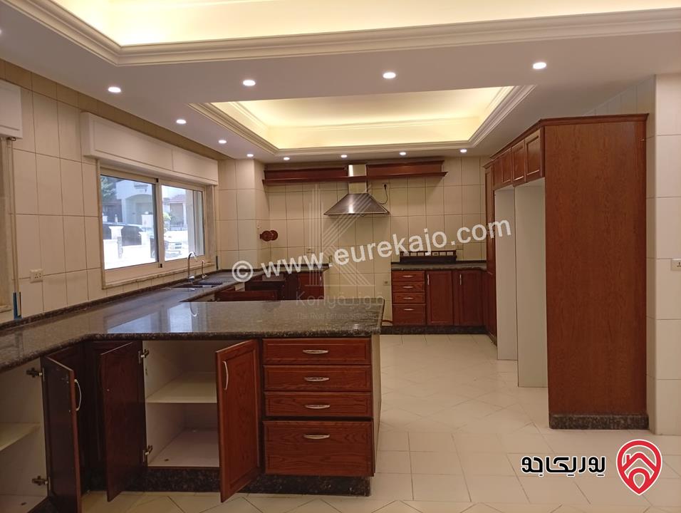 شقة فاخرة حديثة طابق ارضي معلق مساحة 388م للايجار في عمان - دير غبار