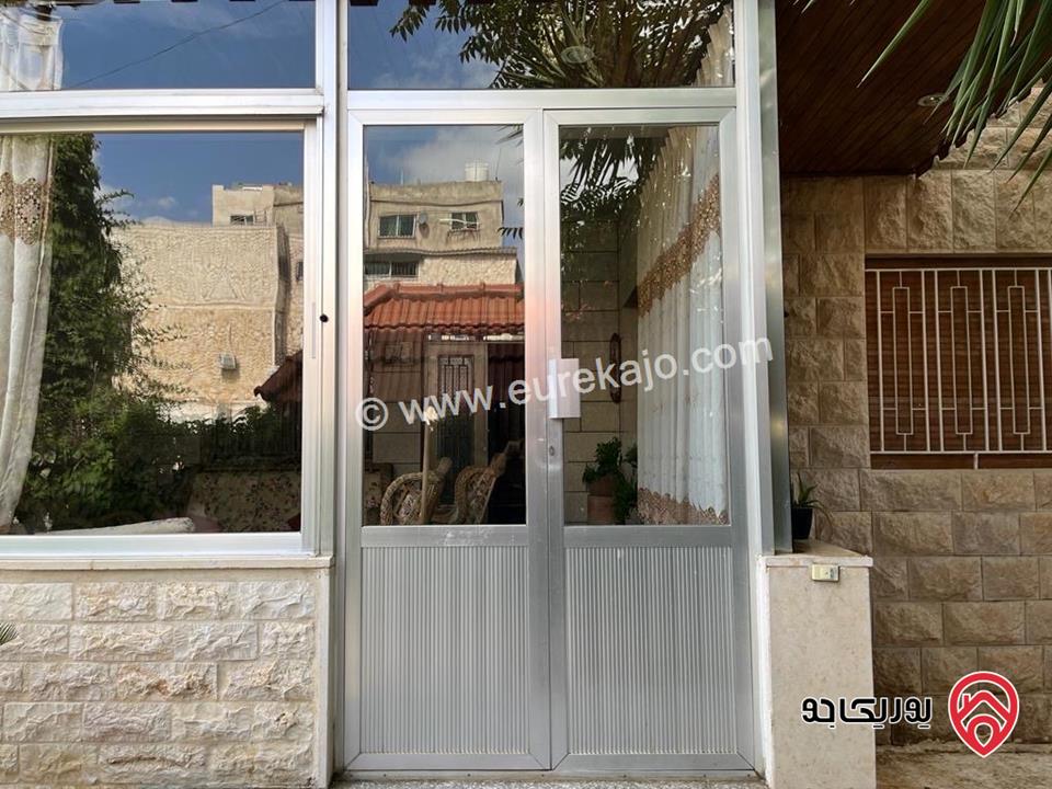 بيت مستقل مساحة 300م على أرض 450م للايجار بوسط مدينة اربد شمال ضريبة الدخل قرب مسجد الفيحاء ينفع لحضانة او دائرة حكومية 