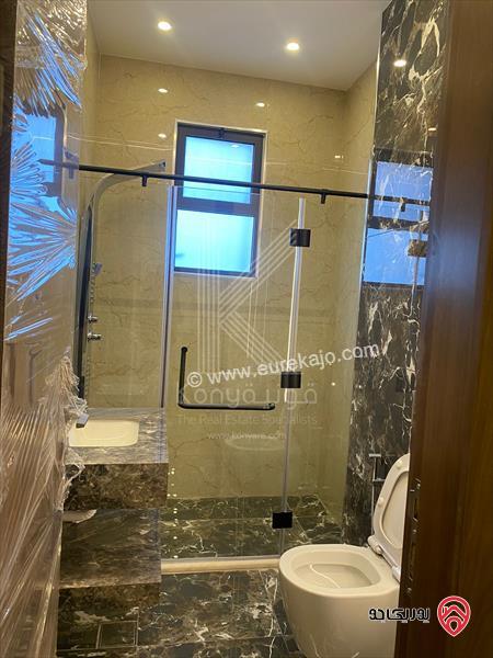 شقة مميزة وحديثة البناء مساحة 250م داخلي و 100م خارجي للبيع في عمان - الغباشية / طريق المطار