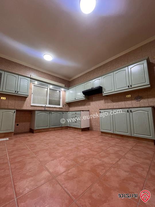 شقة طابق ثاني مساحة 195م للايجار في عمان - خلدا