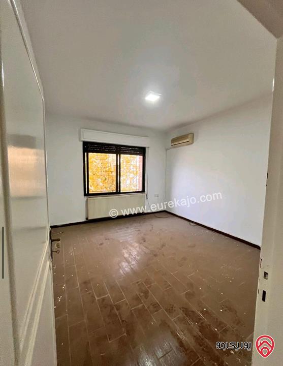 شقة فاخرة مساحة 160م طابق ثالث للايجار في عمان - دير غبار