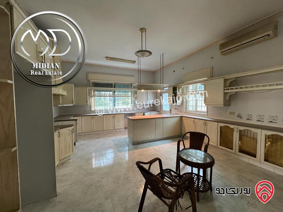 فيلا مستقلة فارغة أو مفروشة للايجار في عمان - ام السماق مساحة 750م مع تراسات و حدائق تصلح تجاري أو روضة أو حضانة