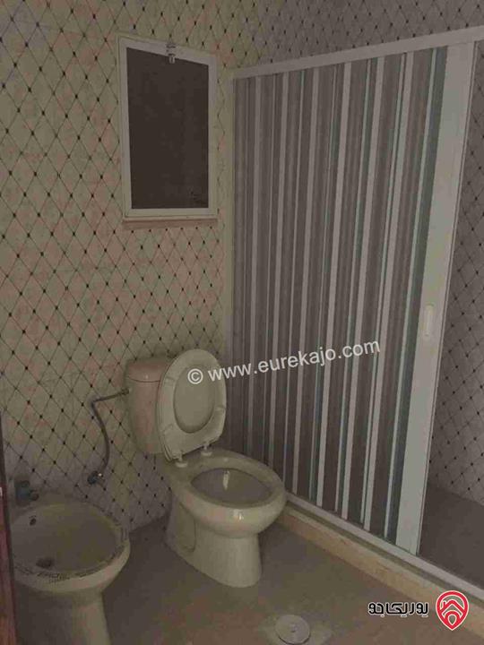  شقة مساحة 130م طابق أرضي معلق للبيع في الزرقاء - الزرقاء الجديدة شارع ١٦ 