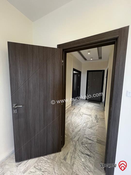 شقة سوبر ديلوكس مجددة مساحة 184م طابق ثالث للبيع في عمان - خلدا