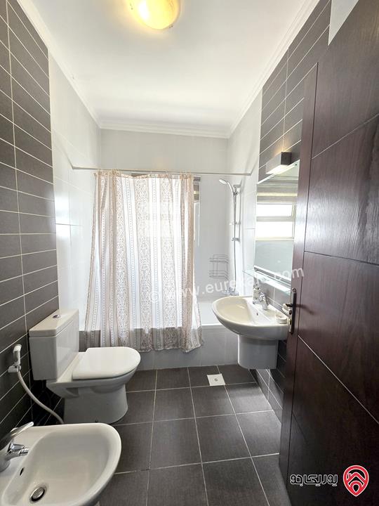 شقة مفروشة فخمة مساحة 210 متر طابق ثاني للإيجار في عمان - الرابية