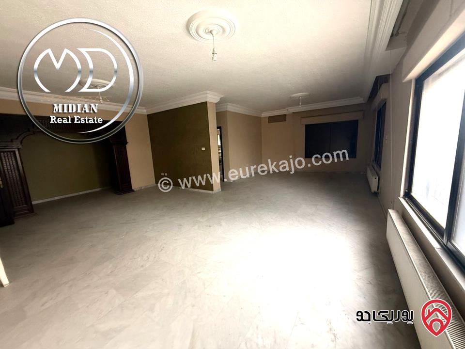 شقة طابقية فارغة للايجار الدوار السابع طابق أول مساحة 300م 4 نوم سوبر ديلوكس بسعر مميز