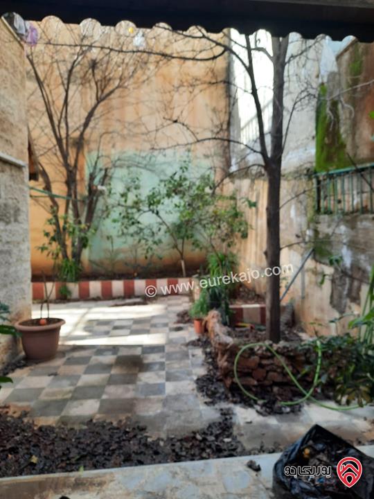 شقة مساحة 149م العمارة تقع على شارعين الشقة من الشارع الاول تسوية ثاني، ومن الشارع الخلفي طابق اول للبيع في عمان - طبربور – حي الخزنة 