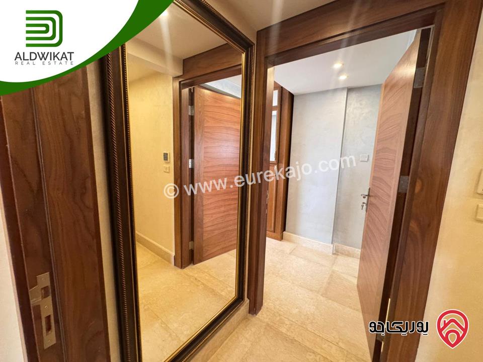 شقة للبيع في عمان - عبدون طابق اخير مع روف مساحة البناء 300م ومساحة الترس 50م موقع مميز