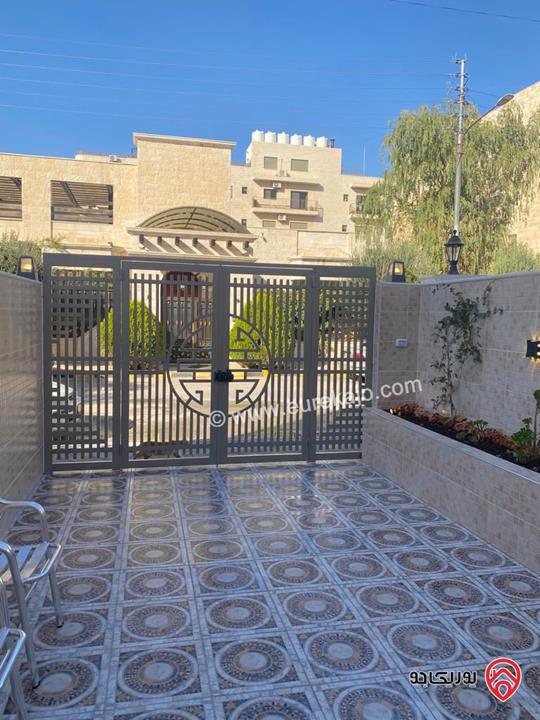 شبه فيلا متلاصقة مفروشة للبيع في عمان - ام السماق مساحة الارض 150م ومساحة البناء 180م بسعر مغري