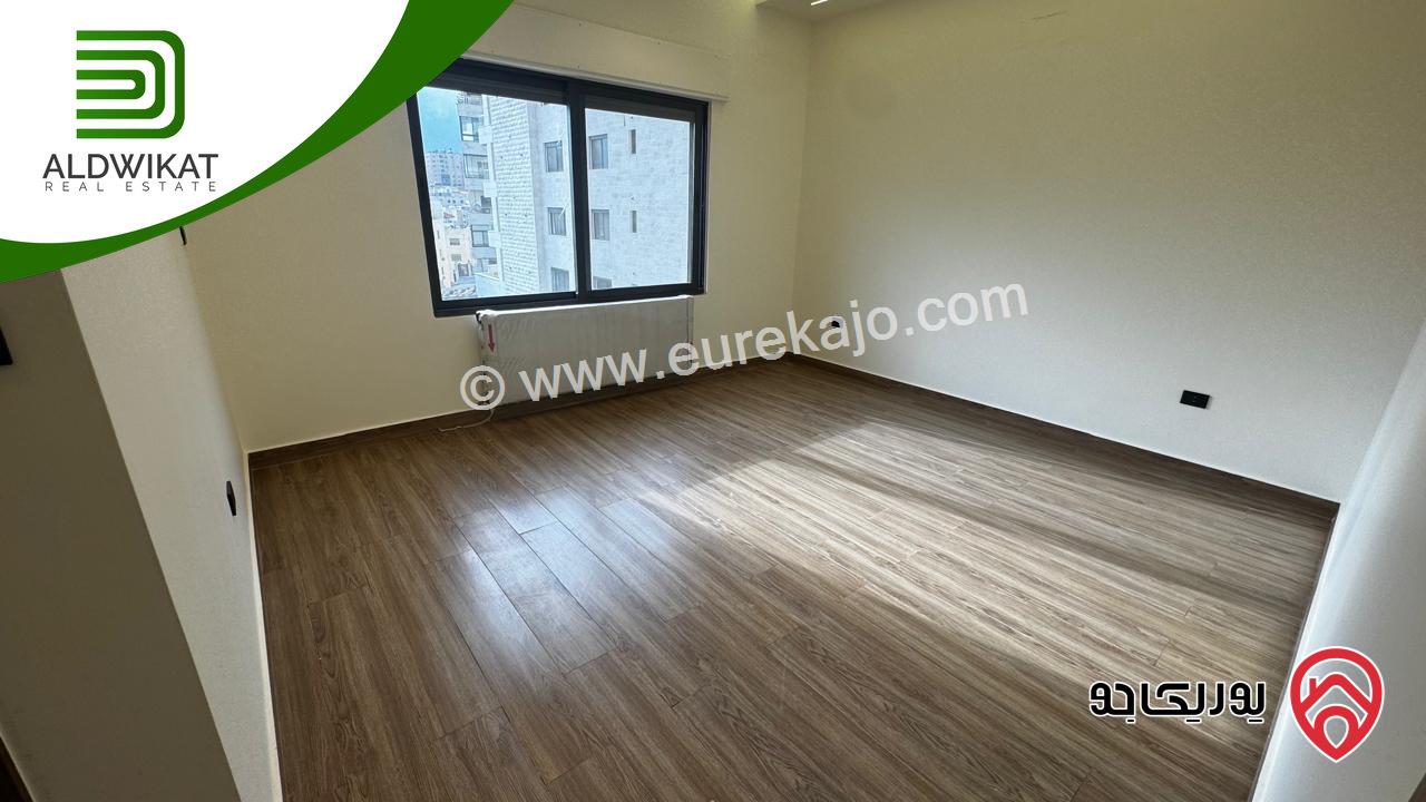 شقة ارضية للبيع في عمان - خلدا مساحة البناء 250 م والترس 80م موقع مميز واطلالة