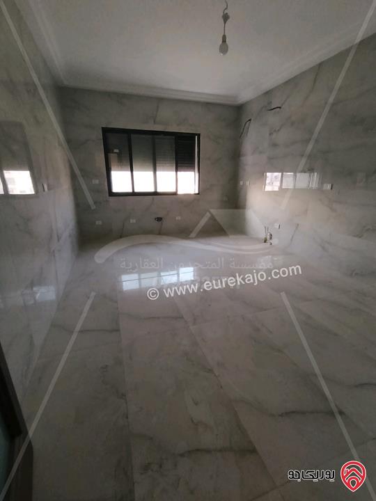 شقة سوبر ديلوكس مساحة 240م للإيجار فارغة في عمان - الرابية 