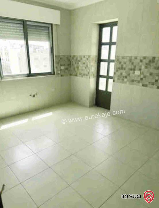 شقة فخمة سوبر ديلوكس طابق اخير مع روف مساحة 260م للبيع في عمان - الرابية 