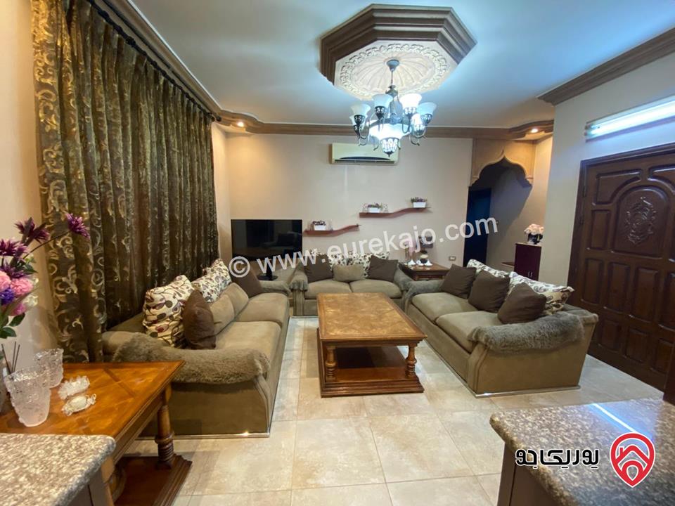 منزل مستقل مساحة 320م على أرض 300م للببع في جبل طارق، الزرقاء