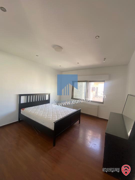 شقة فاخرة طابق ثالث 180م تشطيب سوبر ديلوكس للبيع في عمان - خلدا - العوجانية