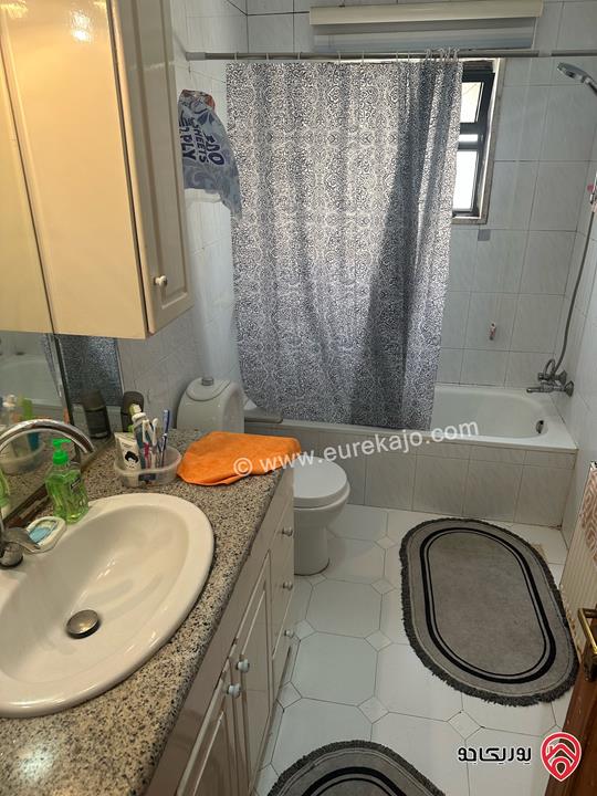 شقة واسعة مريحة مساحة 211م على شارعين تصميم كلاسيك للبيع في عمان - أم أذينة