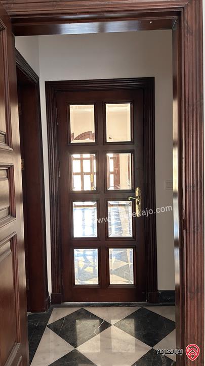 Modern ground floor 240 sqm with garden and private parking for rent in Amman - Alweibdeh