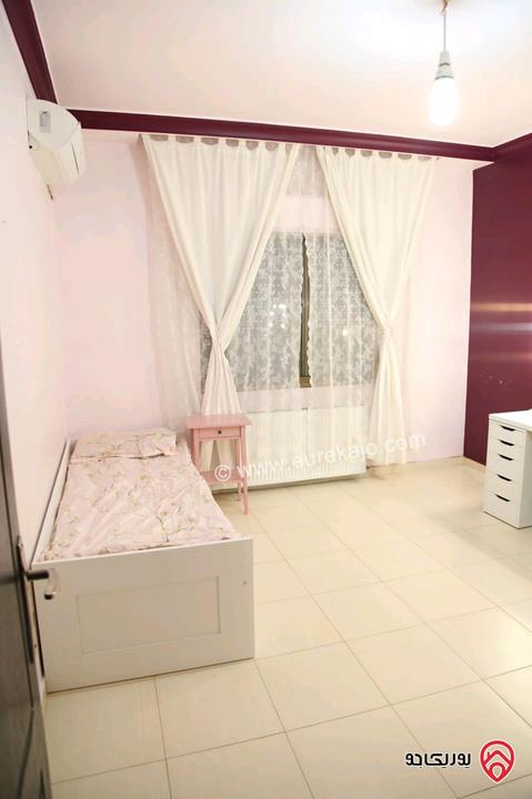 شقة طابق ثالث مساحة 190م مع روف 70م للبيع في عمان - ضاحية الرشيد 