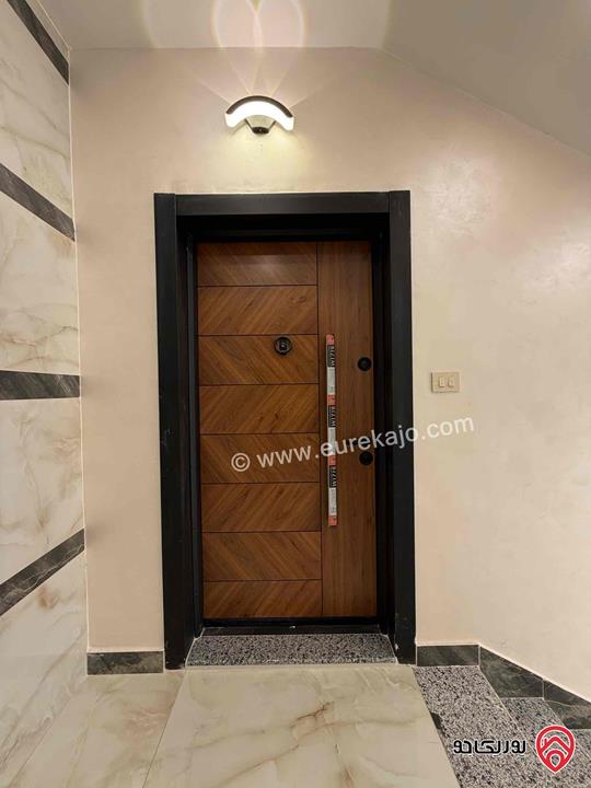 شقة طابق اول مساحة داخلية 150 متر سوبر ديلوكس للبيع في عمان - طبربور 